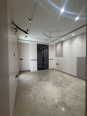 Room in 3 BHK Builder Floor at Sector 15 – for Rent