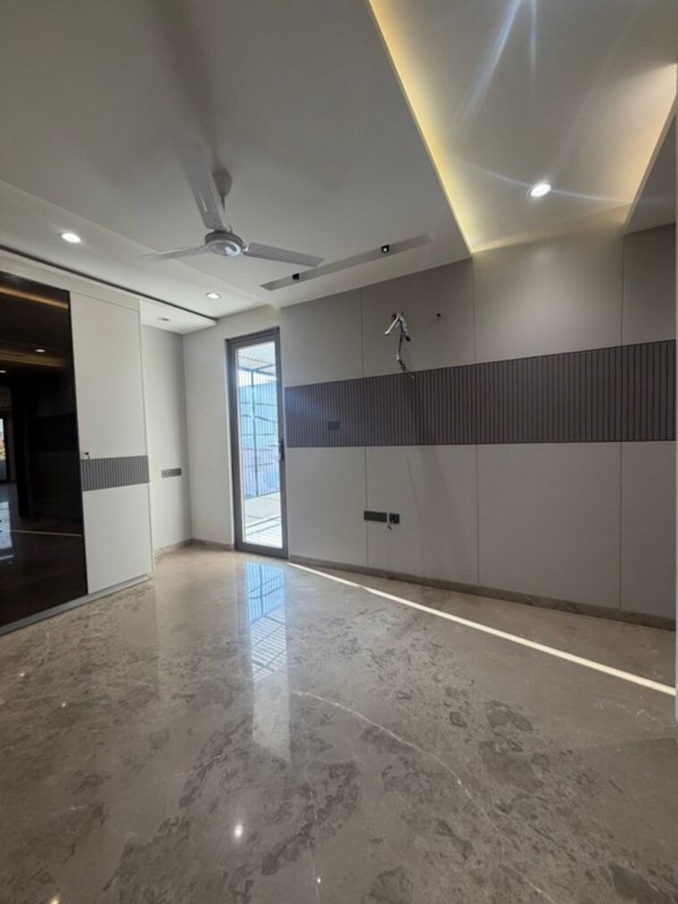 Room, sector 15 3 Bedroom 2000 Sq.Ft. Builder Floor In Sector 15 Gurgaon 9776715