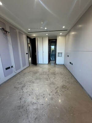 Room in 3 BHK Builder Floor at Sector 15 – for Rent