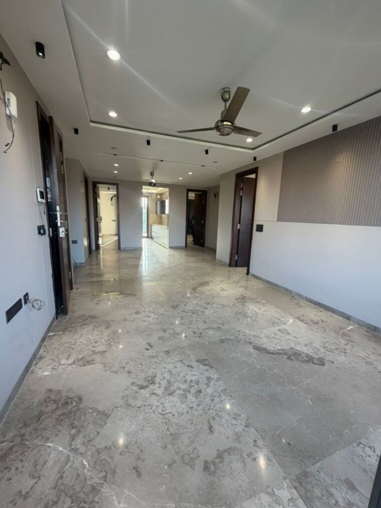 Room, sector 15 3 Bedroom 2000 Sq.Ft. Builder Floor In Sector 15 Gurgaon 9776715