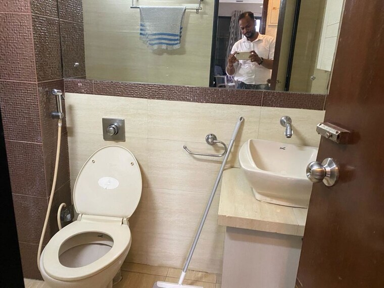 Bathroom, lnt-veridian 2 Bedroom 650 Sq.Ft. Apartment In Powai Mumbai 9777085