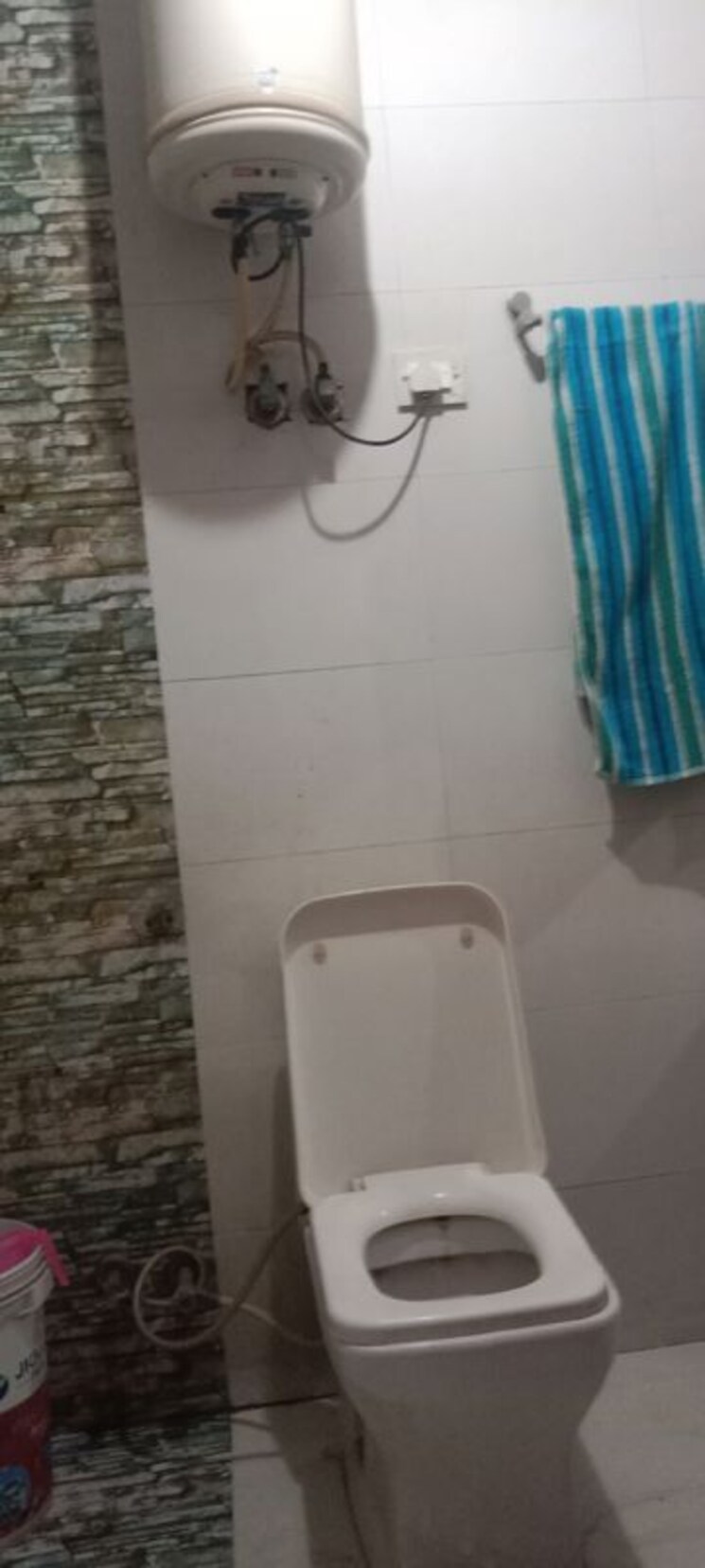 Bathroom, neb sarai 3 Bedroom 1400 Sq.Ft. Builder Floor In Neb Sarai Delhi 9777148