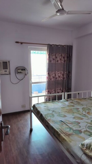 Room in 3 BHK Apartment at BPTP Elite Floors, Sector 83 – for Rent
