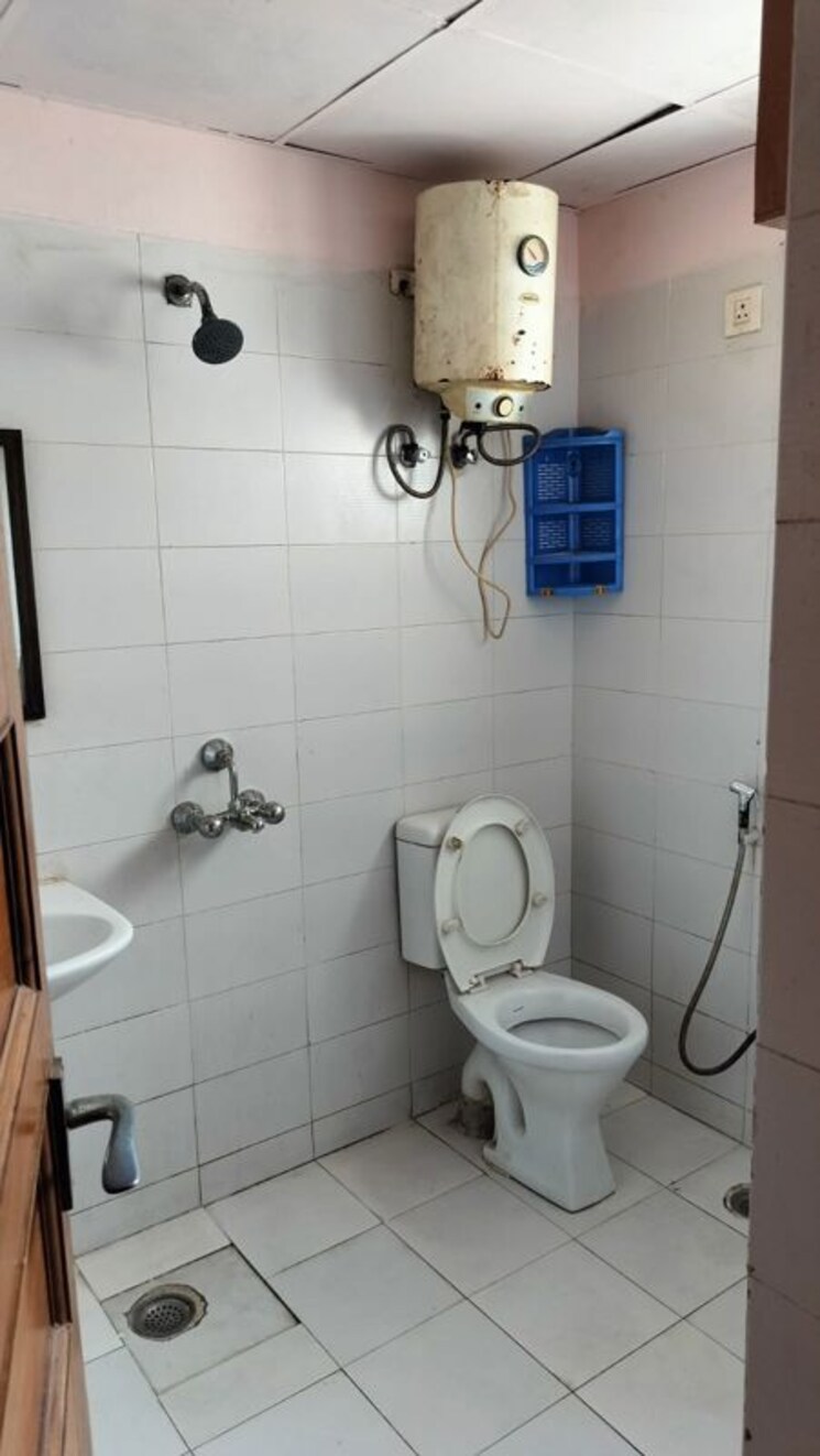 Bathroom, bptp-elite-floors 3 Bedroom 250 Sq.Yd. Apartment In Sector 83 Faridabad 9777681