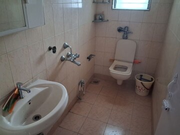 Bathroom in 3 BHK Apartment at Windsor Tower, Andheri West – for Rent