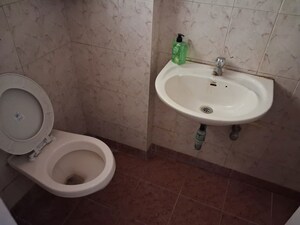 Bathroom in 3 BHK Apartment at Windsor Tower, Andheri West – for Rent