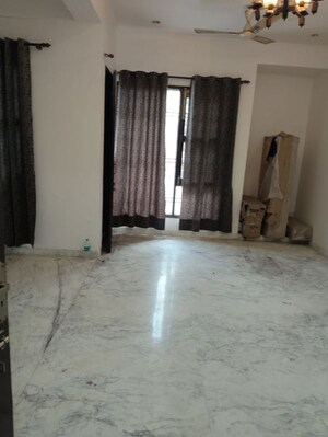 Room in 2 BHK Builder Floor at Gyan Khand I – for Rent