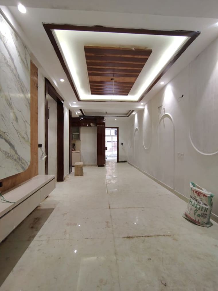 Room, sector 73 2 Bedroom 1050 Sq.Ft. Builder Floor In Sector 73 Noida 9777849