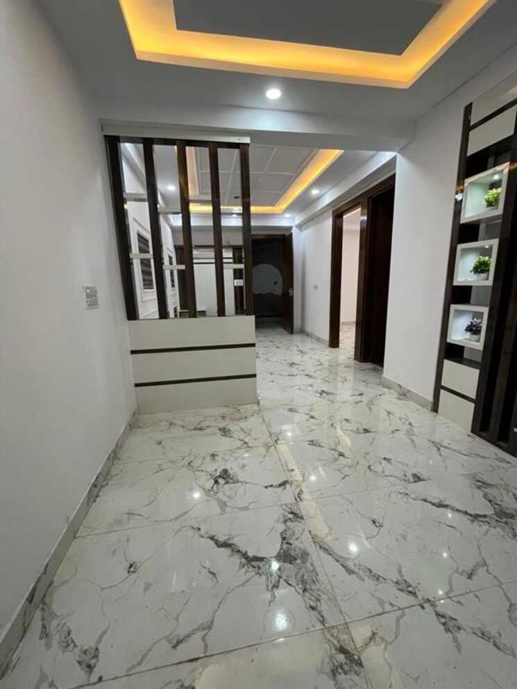 Room, sector 73 2 Bedroom 1050 Sq.Ft. Builder Floor In Sector 73 Noida 9777849
