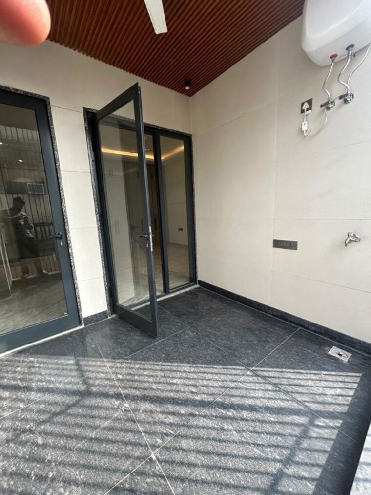 Room, greater kailash i 3 Bedroom 208 Sq.Yd. Builder Floor In Greater Kailash I Delhi 9777903