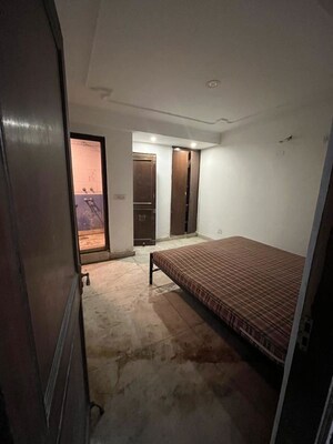 Room in 2 BHK Builder Floor at Saket – for Rent