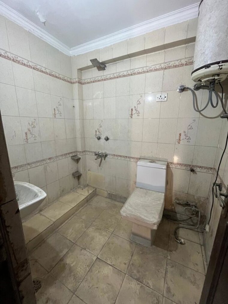 Bathroom, saket 2 Bedroom 750 Sq.Ft. Builder Floor In Saket Delhi 9777982