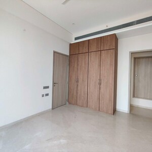 Room in 5 BHK Apartment at Rustomjee Crown, Gokhale Road – for Rent