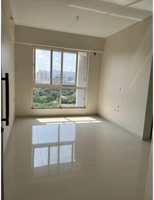 Room in 2 BHK Apartment at Sheth Zuri, Laxmi Nagar – for Rent