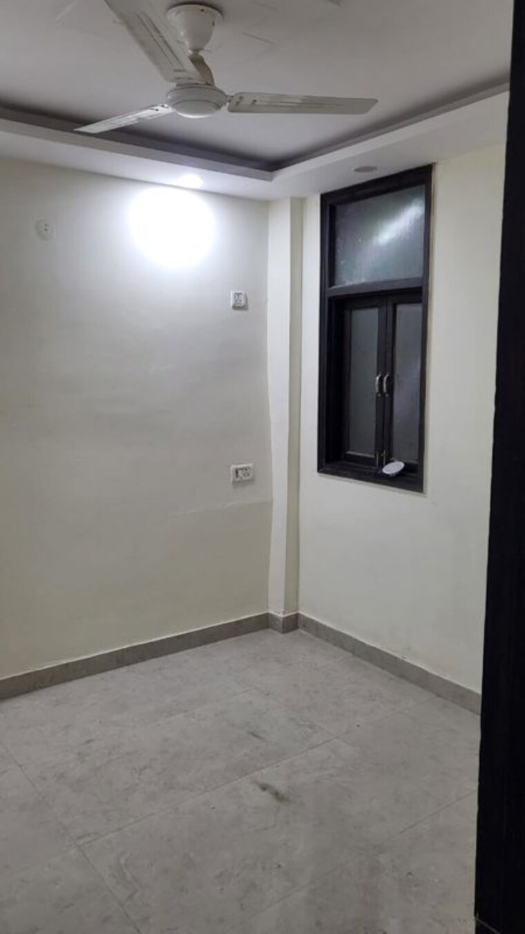 Room, kalkaji 2 Bedroom 100 Sq.Yd. Builder Floor In Kalkaji Delhi 9778025