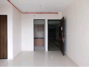 Room in 2 BHK Apartment at Sheth Zuri, Laxmi Nagar – for Rent