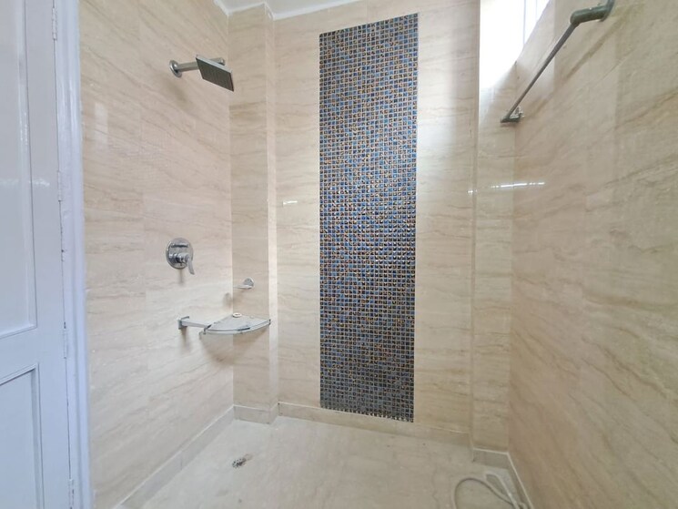 Bathroom, greater kailash ii 3 Bedroom 250 Sq.Yd. Builder Floor In Greater Kailash ii Delhi 9778161