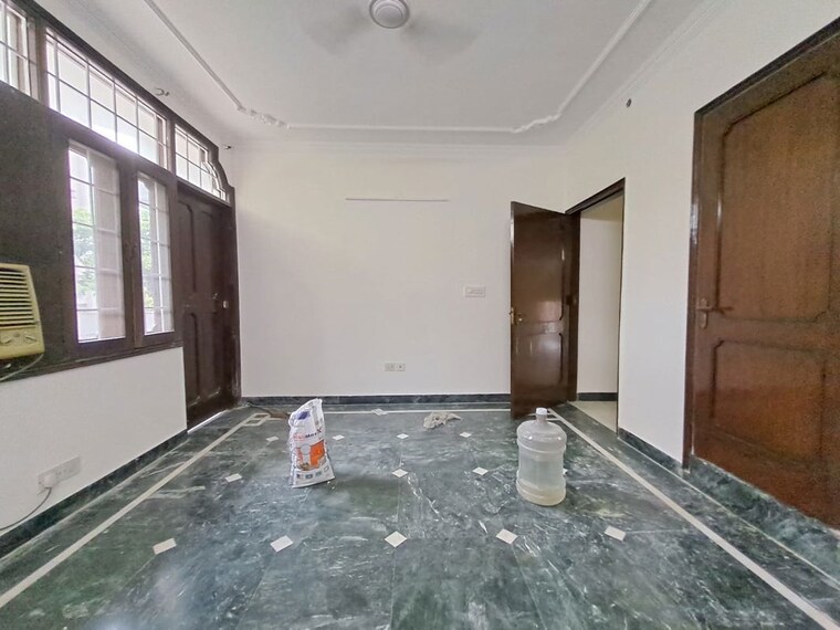 Room, greater kailash ii 3 Bedroom 250 Sq.Yd. Builder Floor In Greater Kailash ii Delhi 9778161