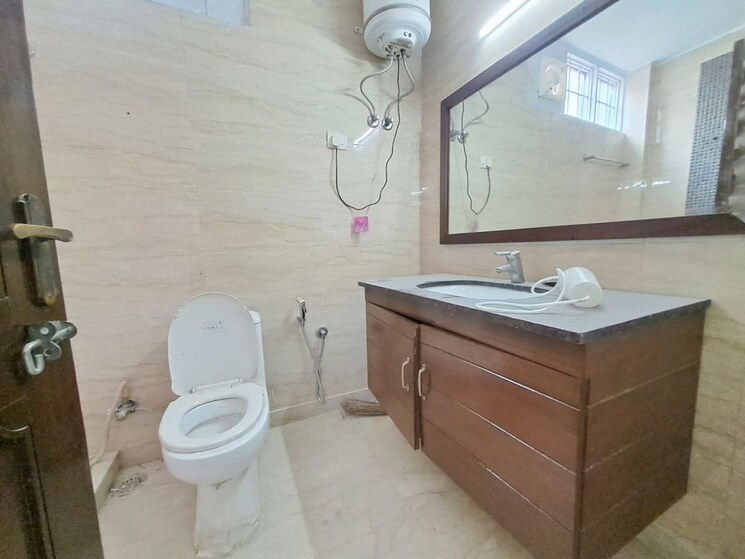 Bathroom, greater kailash ii 3 Bedroom 250 Sq.Yd. Builder Floor In Greater Kailash ii Delhi 9778161