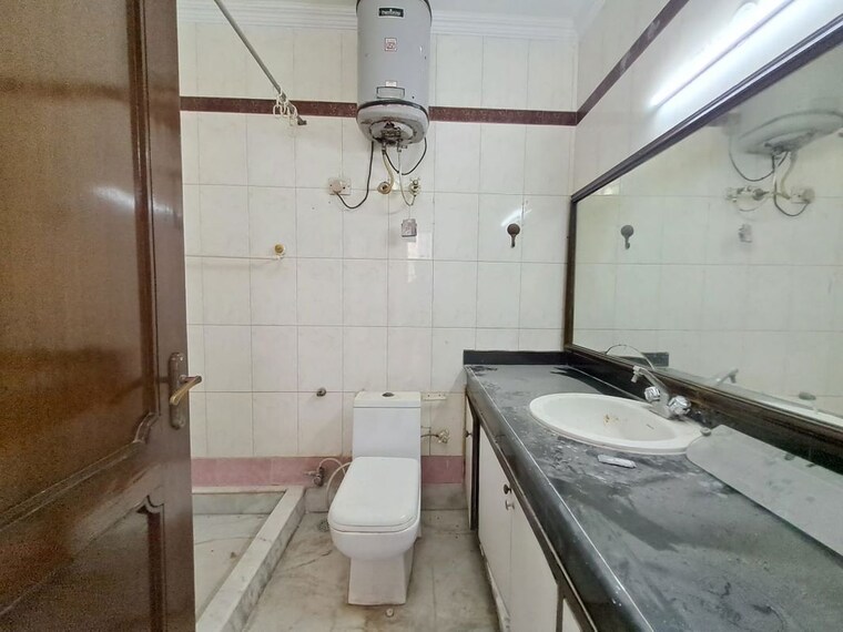 Kitchen, greater kailash ii 3 Bedroom 250 Sq.Yd. Builder Floor In Greater Kailash ii Delhi 9778161