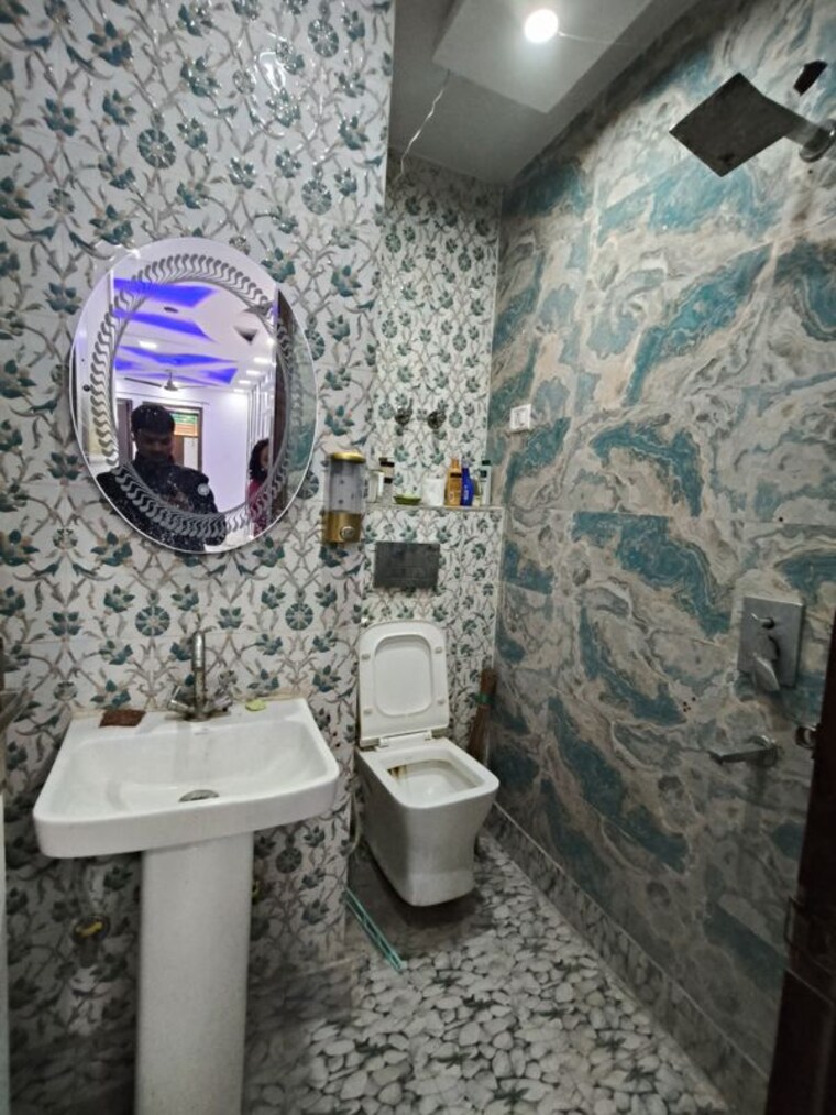 Bathroom, vipin garden 3 Bedroom 105 Sq.Ft. Builder Floor In Vipin Garden Delhi 9778179