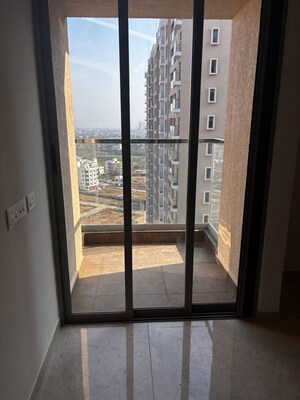 Room in 2 BHK Apartment at Kharadi Gaon – for Rent