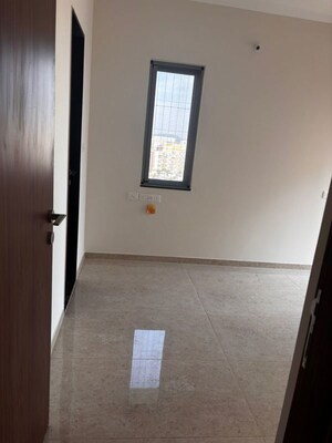 Room in 2 BHK Apartment at Kharadi Gaon – for Rent