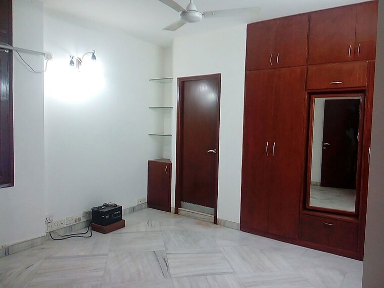 Room, greater kailash ii 3 Bedroom 2000 Sq.Ft. Builder Floor In Greater Kailash ii Delhi 9778275
