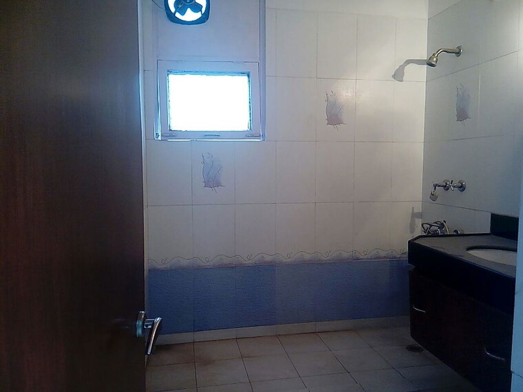 Bathroom, greater kailash ii 3 Bedroom 2000 Sq.Ft. Builder Floor In Greater Kailash ii Delhi 9778275