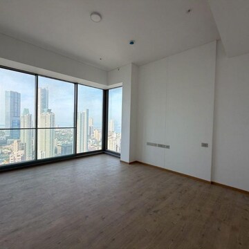 Room in 4 BHK Apartment at Rustomjee Crown, Gokhale Road – for Rent