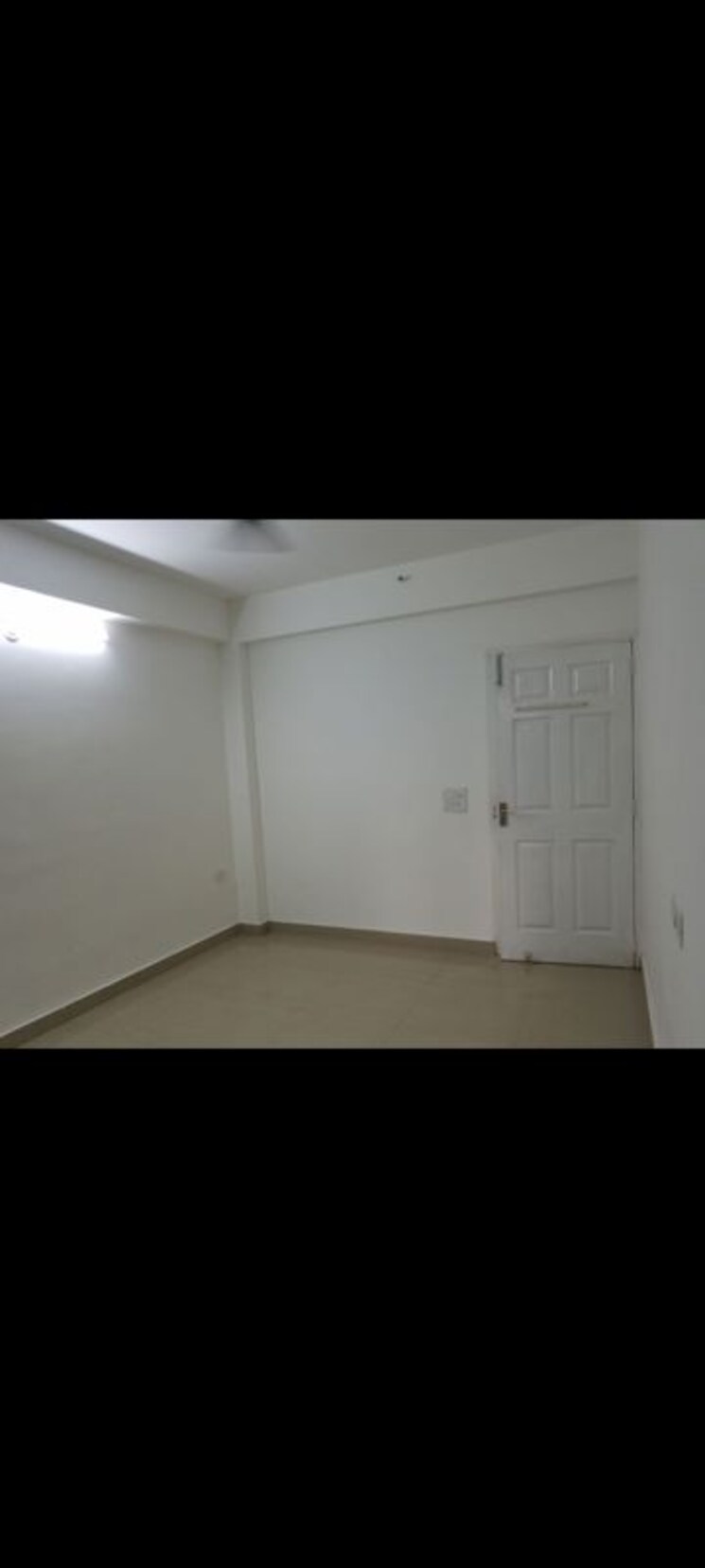 Room, express-zenith 3 Bedroom 823 Sq.Ft. Apartment In Sector 77 Noida 9778345