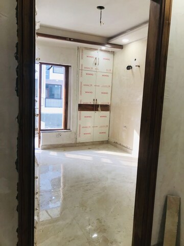 Room in 3 BHK Builder Floor at Fidato Honour Homes, Sector 89 – for Sale