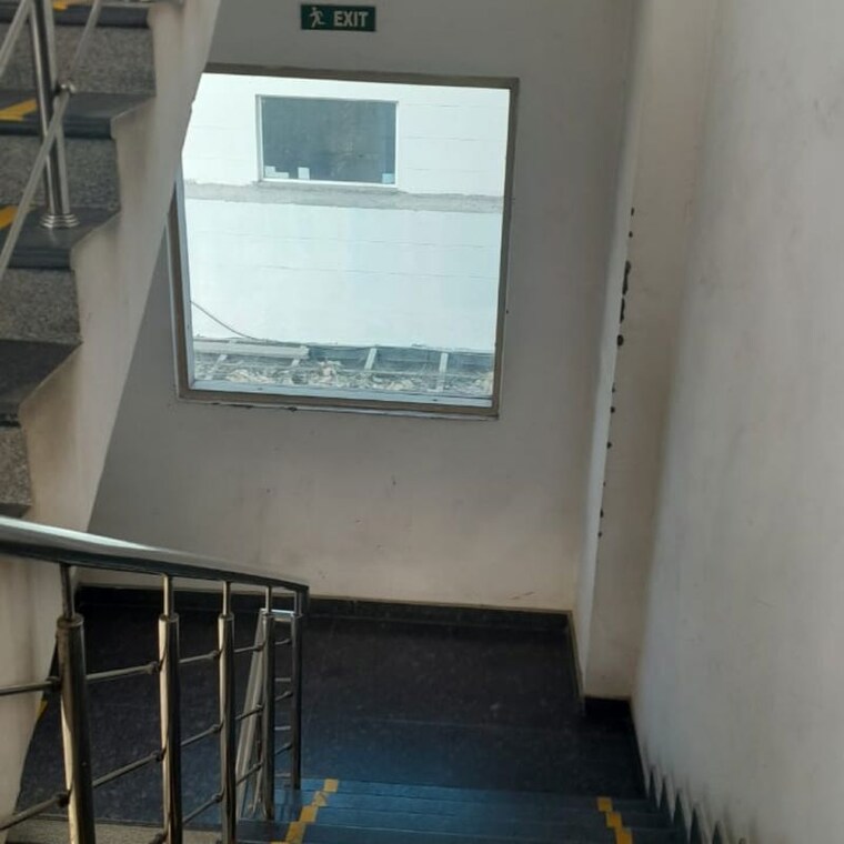 Balcony, udyog vihar phase 5 Commercial Office Space in IT/SEZ 2700 Sq.Ft. In Udyog Vihar Phase 5 Gurgaon 9778481