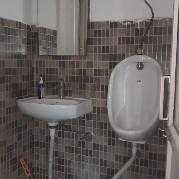 Bathroom, udyog vihar phase 5 Commercial Office Space in IT/SEZ 2700 Sq.Ft. In Udyog Vihar Phase 5 Gurgaon 9778481