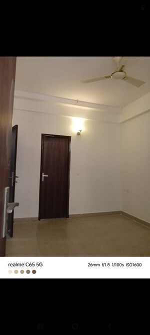 Room in 3 BHK Apartment at Civitech Sampriti, Sector 77 – for Rent