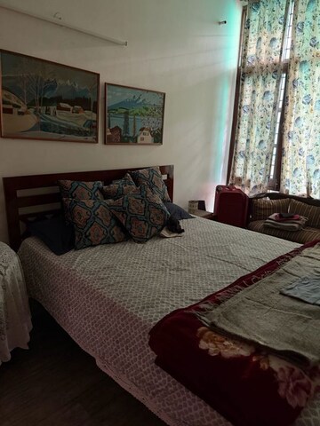 Bedroom in 1 BHK Independent House at Dlf City Phase 3 – for Rent