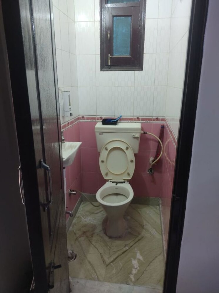 Bathroom, niti khand ii 1 Bedroom 600 Sq.Ft. Builder Floor In Niti Khand ii Ghaziabad 9778617