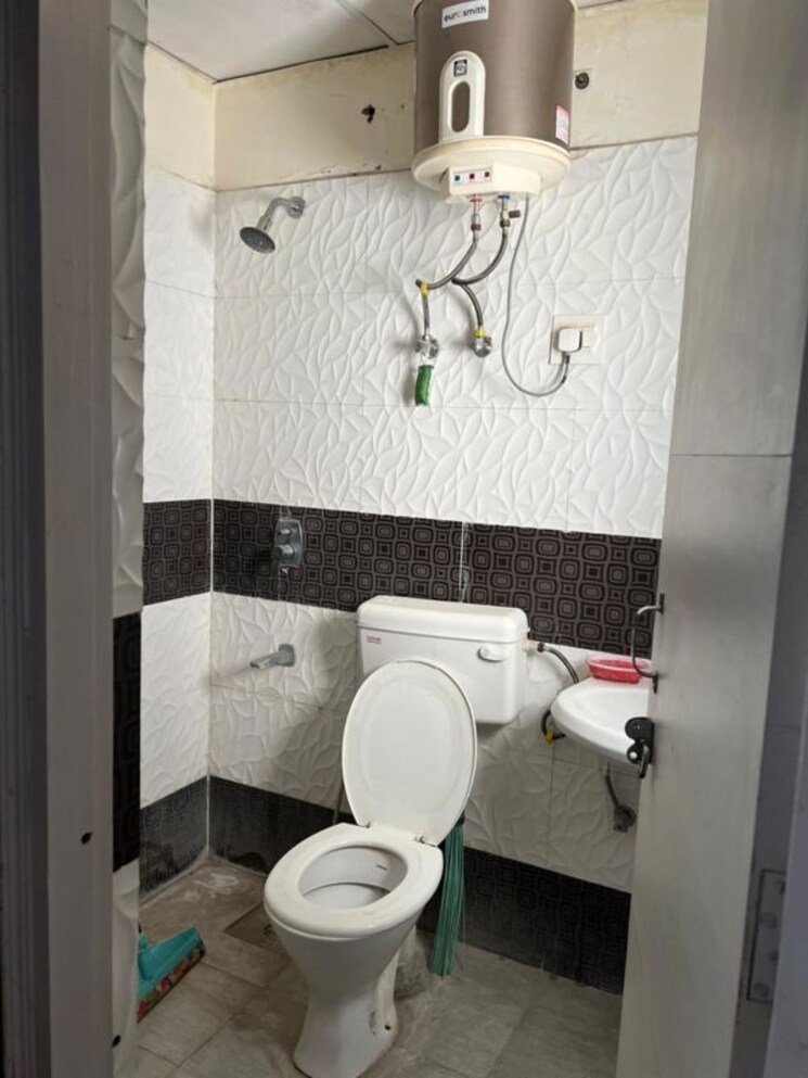 Bathroom, nk-sharma-savitry-greens 1 Bedroom 400 Sq.Ft. Apartment In Lohgarh Zirakpur 9778634