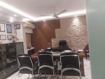 Master Bedroom in 2 BHK Builder Floor at Safdarjung Enclave – for Rent