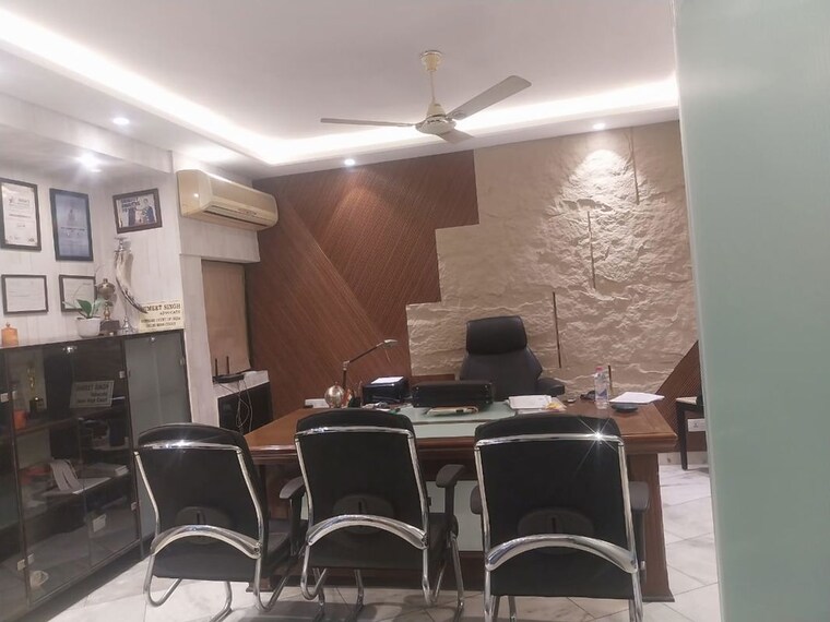 Master Bedroom, safdarjung enclave 2 Bedroom 200 Sq.Yd. Builder Floor In Safdarjung Enclave Delhi 9778740