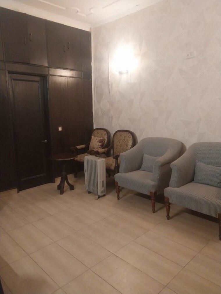 Living Room, safdarjung enclave 2 Bedroom 200 Sq.Yd. Builder Floor In Safdarjung Enclave Delhi 9778740