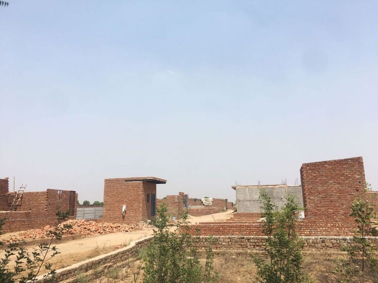 Garden, beta ii greater noida  120 Sq.Yd. Plot In Beta Ii Greater Noida Greater Noida 9778808