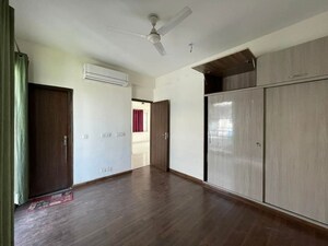 Room in 3 BHK Apartment at BPTP Amstoria, Sector 102 – for Rent