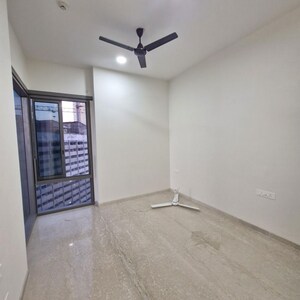 Room in 3 BHK Apartment at Piramal Mahalaxmi, Arthur rd – for Rent