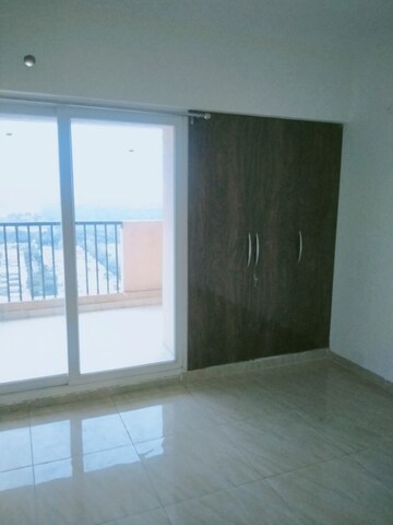 Room in 2 BHK Apartment at Gaur Atulyam, Omicron I Greater Noida – for Rent