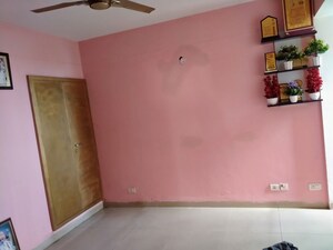 Room in 2 BHK Apartment at Gaur Atulyam Gravity, Omicron I Greater Noida – for Rent