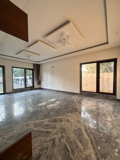 5 BHK + Servant Room Villa For Sale in Chattarpur