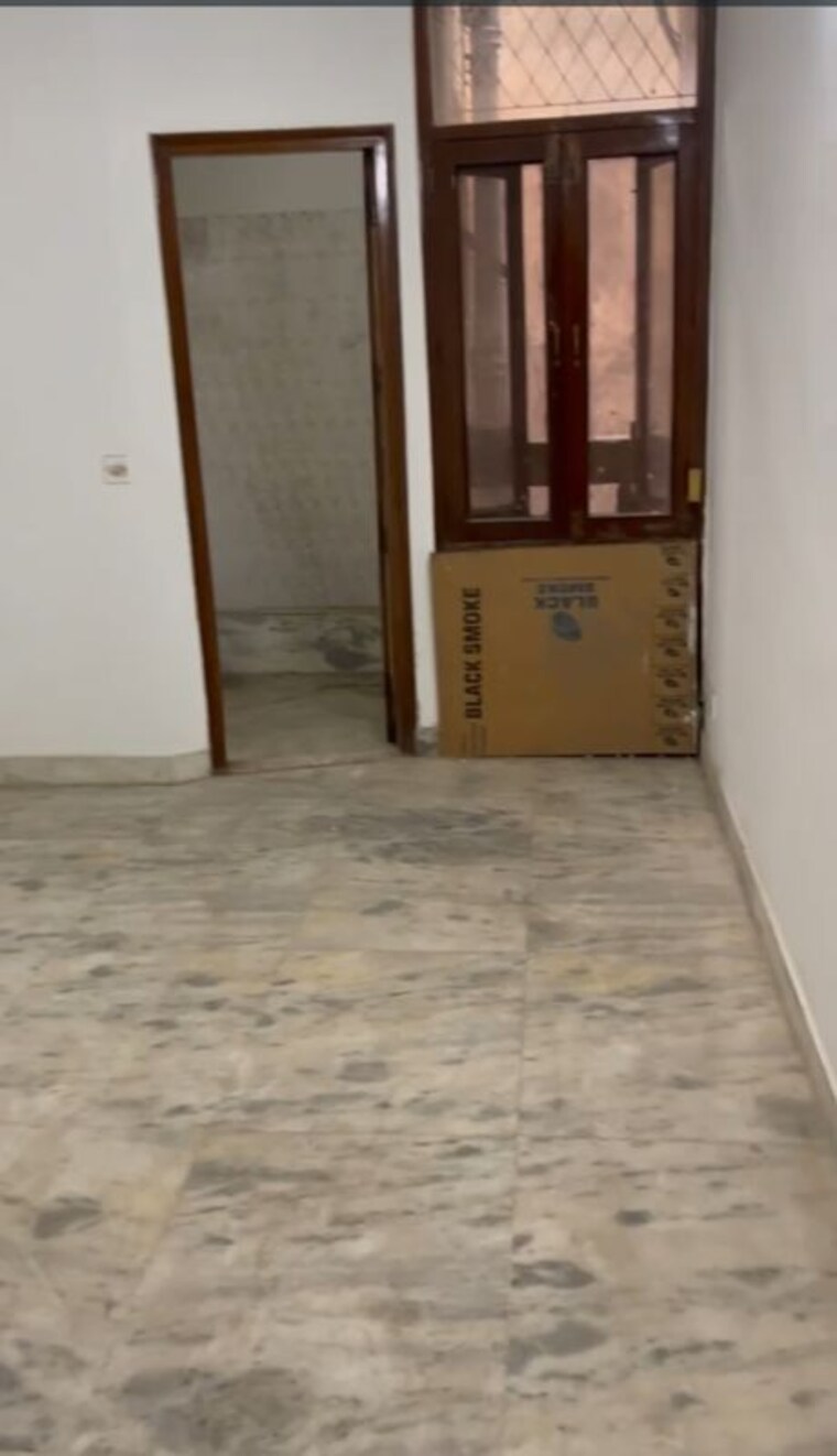 Room, chittaranjan park 3 Bedroom 125 Sq.Yd. Builder Floor In Chittaranjan Park Delhi 9779085