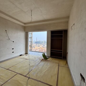 Room in 5 BHK Apartment at Chinmay Urbanac Sky Mansion, Sushant Golf City – for Sale