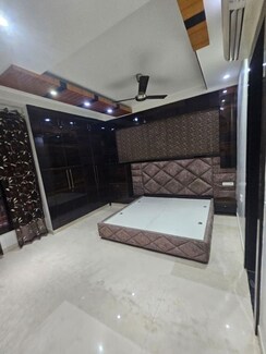 4 BHK + Extra Room Apartment For Sale in Anand Vihar